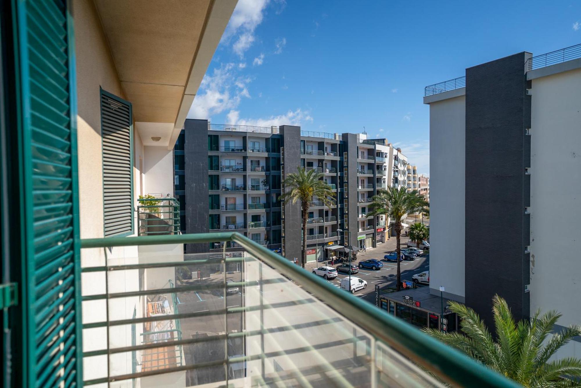 Forum Madeira Ajuda Apartment *